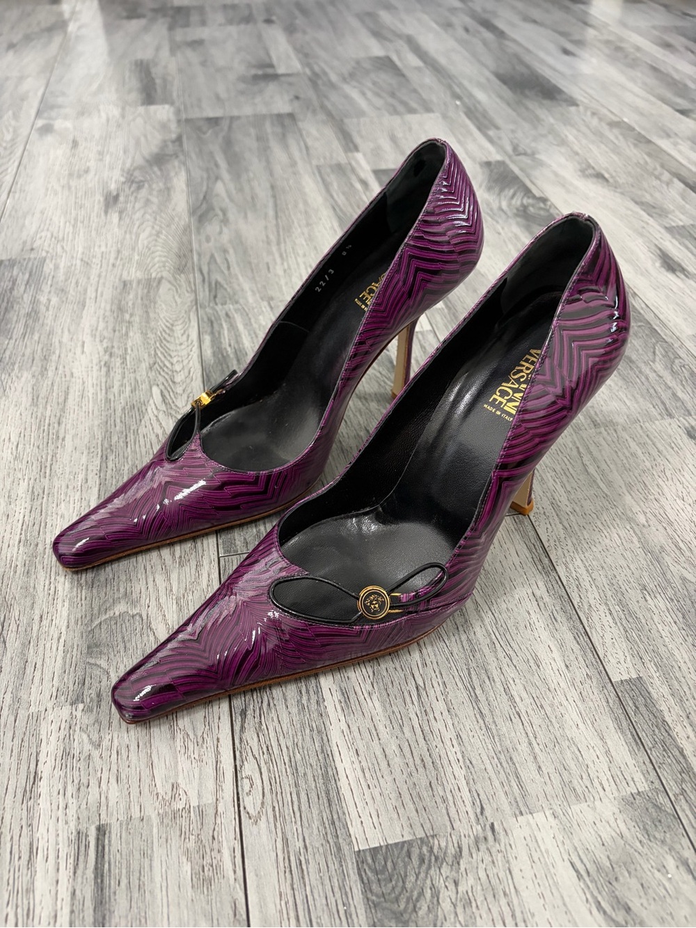 Gianni Versace Vintage Purple Patent Chevron Pointed-Toe Stiletto Pumps Sz 38.5